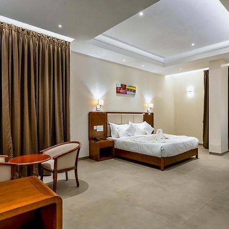 Grand Regal Hotel Chandoli Luaran gambar
