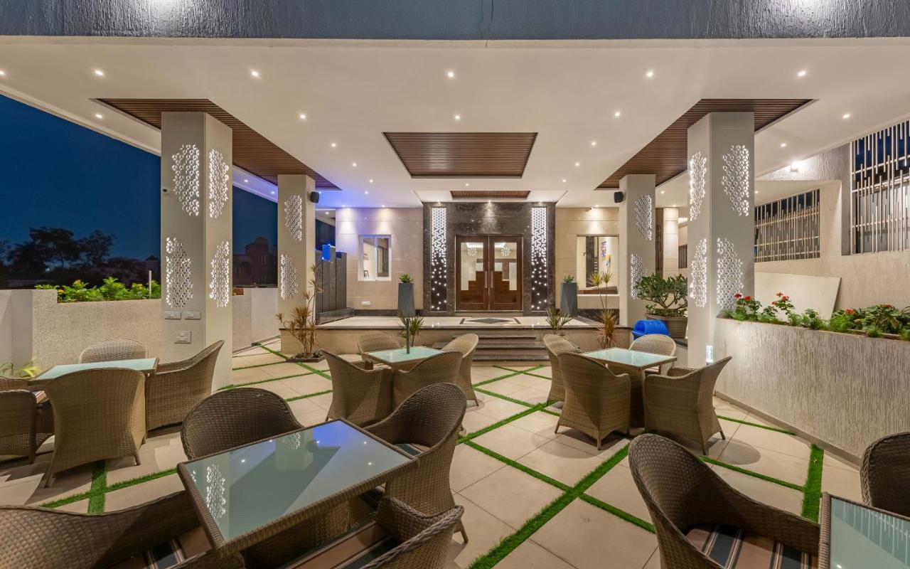 Grand Regal Hotel Chandoli Luaran gambar