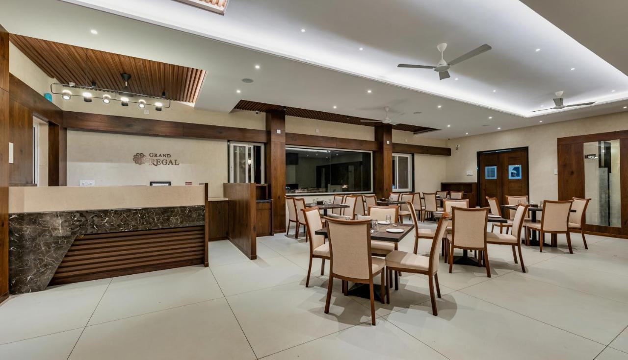 Grand Regal Hotel Chandoli Luaran gambar
