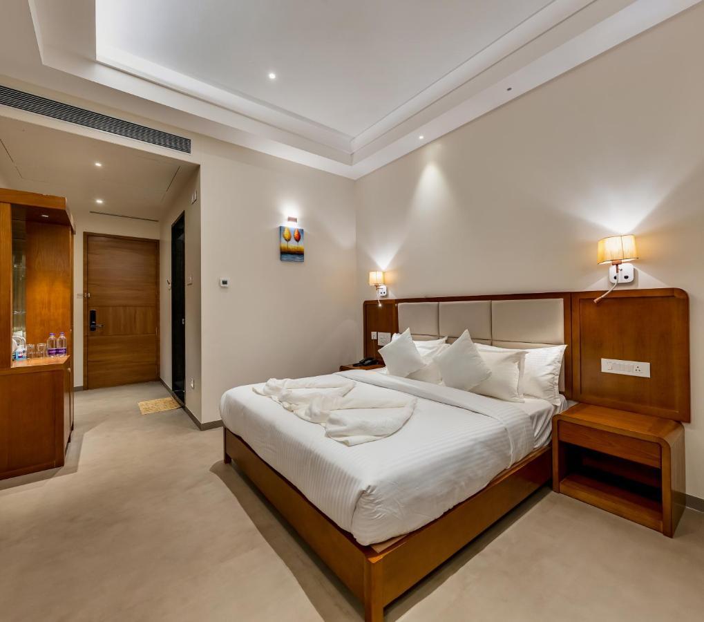 Grand Regal Hotel Chandoli Luaran gambar