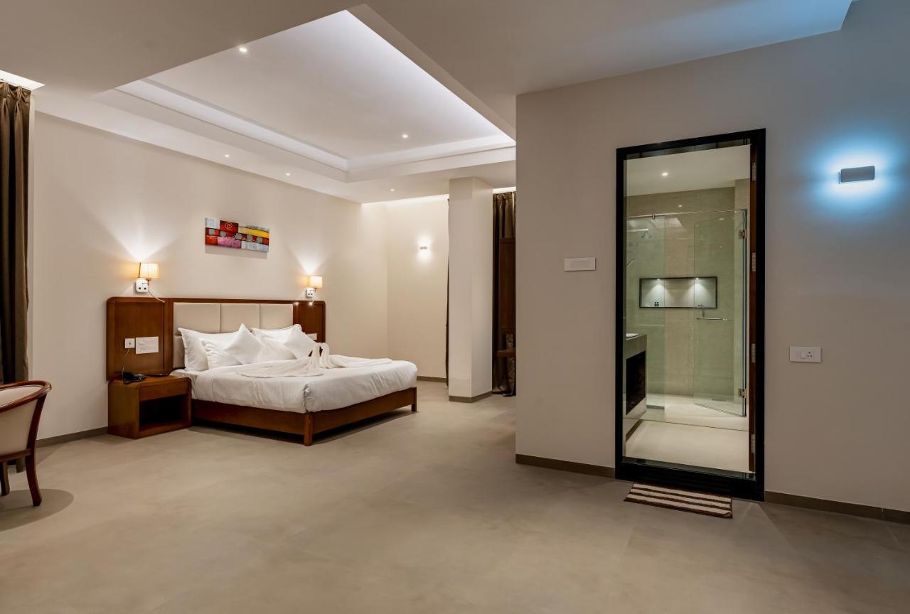 Grand Regal Hotel Chandoli Luaran gambar