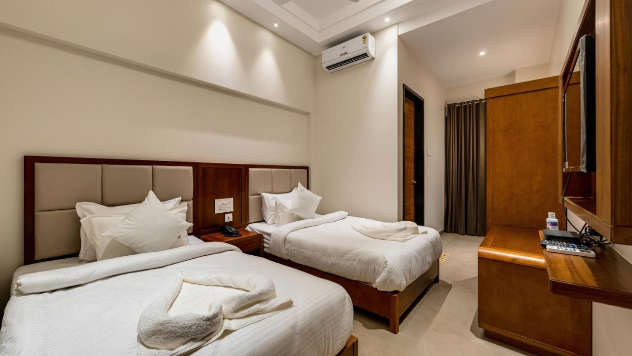 Grand Regal Hotel Chandoli Luaran gambar