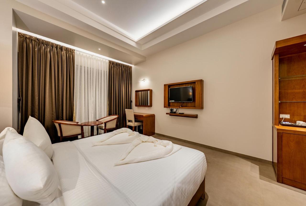 Grand Regal Hotel Chandoli Luaran gambar