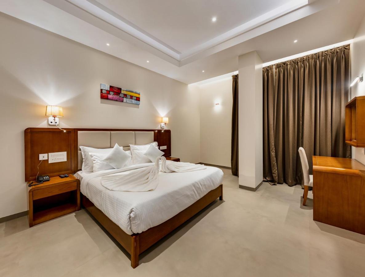 Grand Regal Hotel Chandoli Luaran gambar